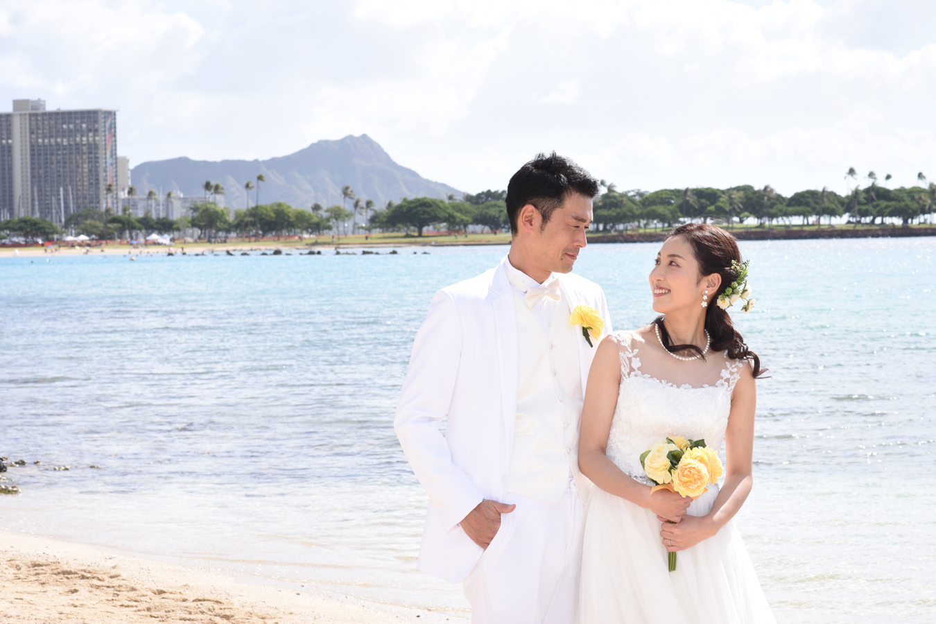 Honolulu Weddings Hideo & Kanae at Ala Moana Beach
