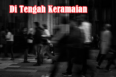 Puisi Di Tengah Keramaian