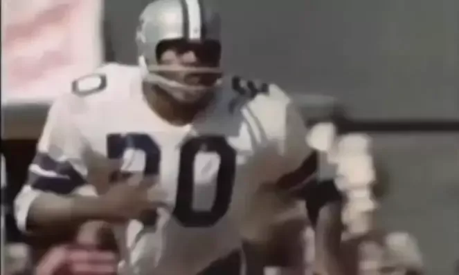 Mel Renfro in the field with Dallas Cowboys