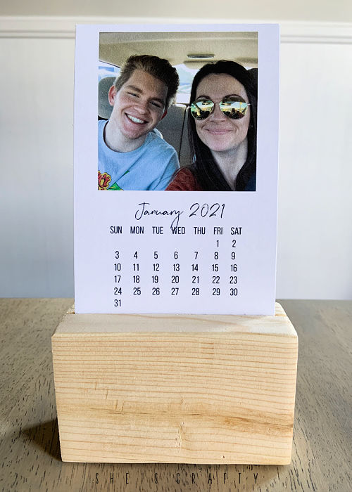 2021 Calendar with wooden base and editable calendar