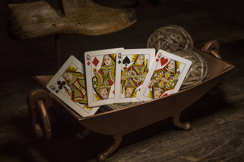 How to Choose the Perfect Gift for Card Lovers