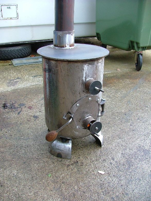 what's he building in there? Fire!! Gas bottle burners, and the making of.