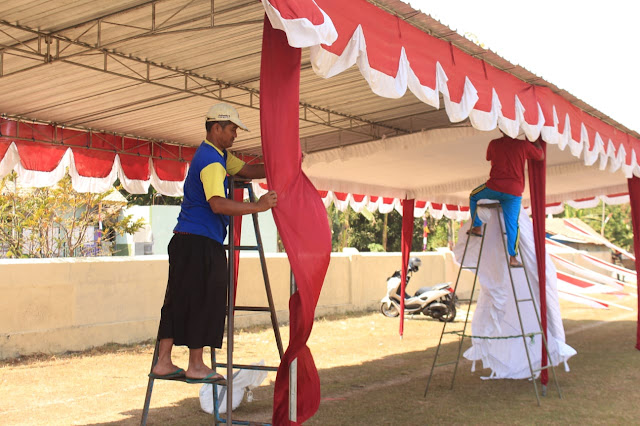 Prajurit Bersihkan Lapangan Trimurti Untuk Penutupan TMMD Kodim Klaten  