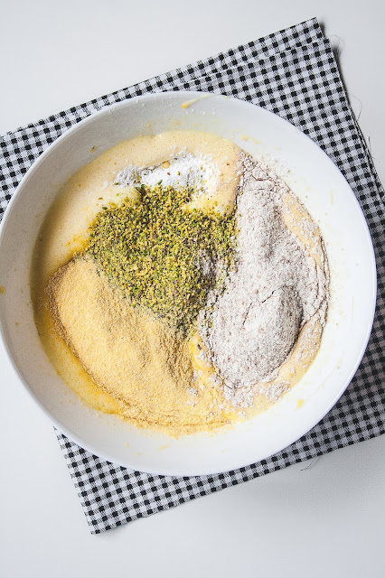 Plumcake ai pistacchi senza burro e senza lattosio step 2