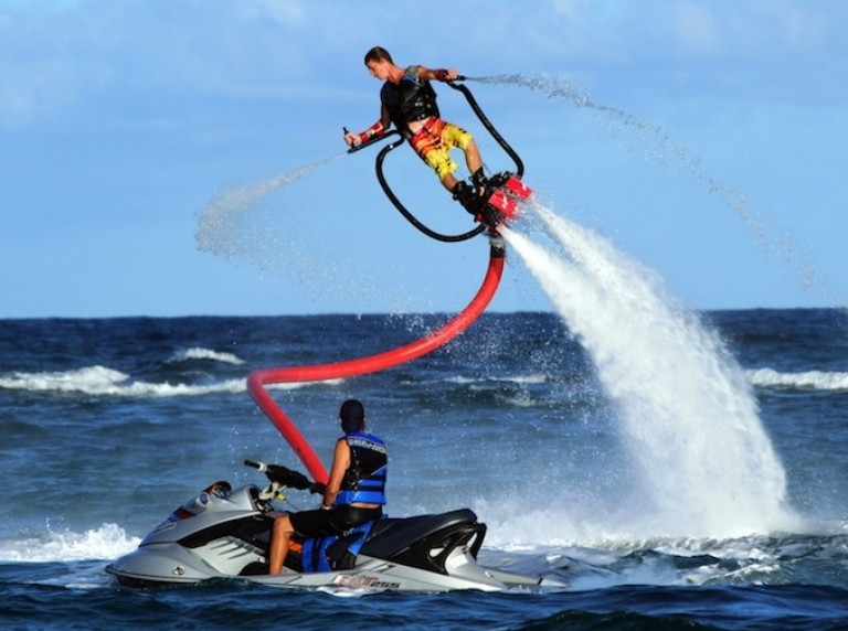 HOBBY : FLYBOARDING, Serunya Terbang Bak Iron Man.