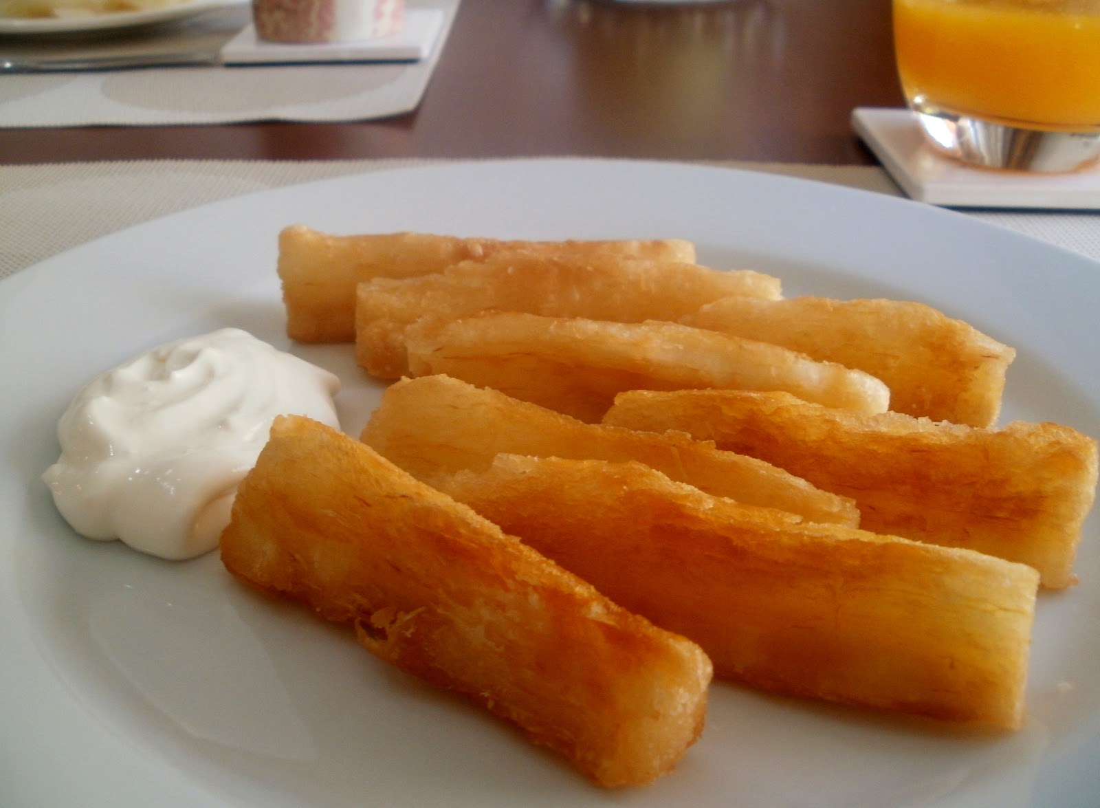 Los Antojos de Clara Yuca cocida & yuca frita