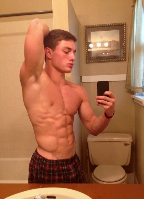 shirtless-fit-straight-bro-abs-selfie