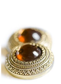 Gold earring with amber gemstone