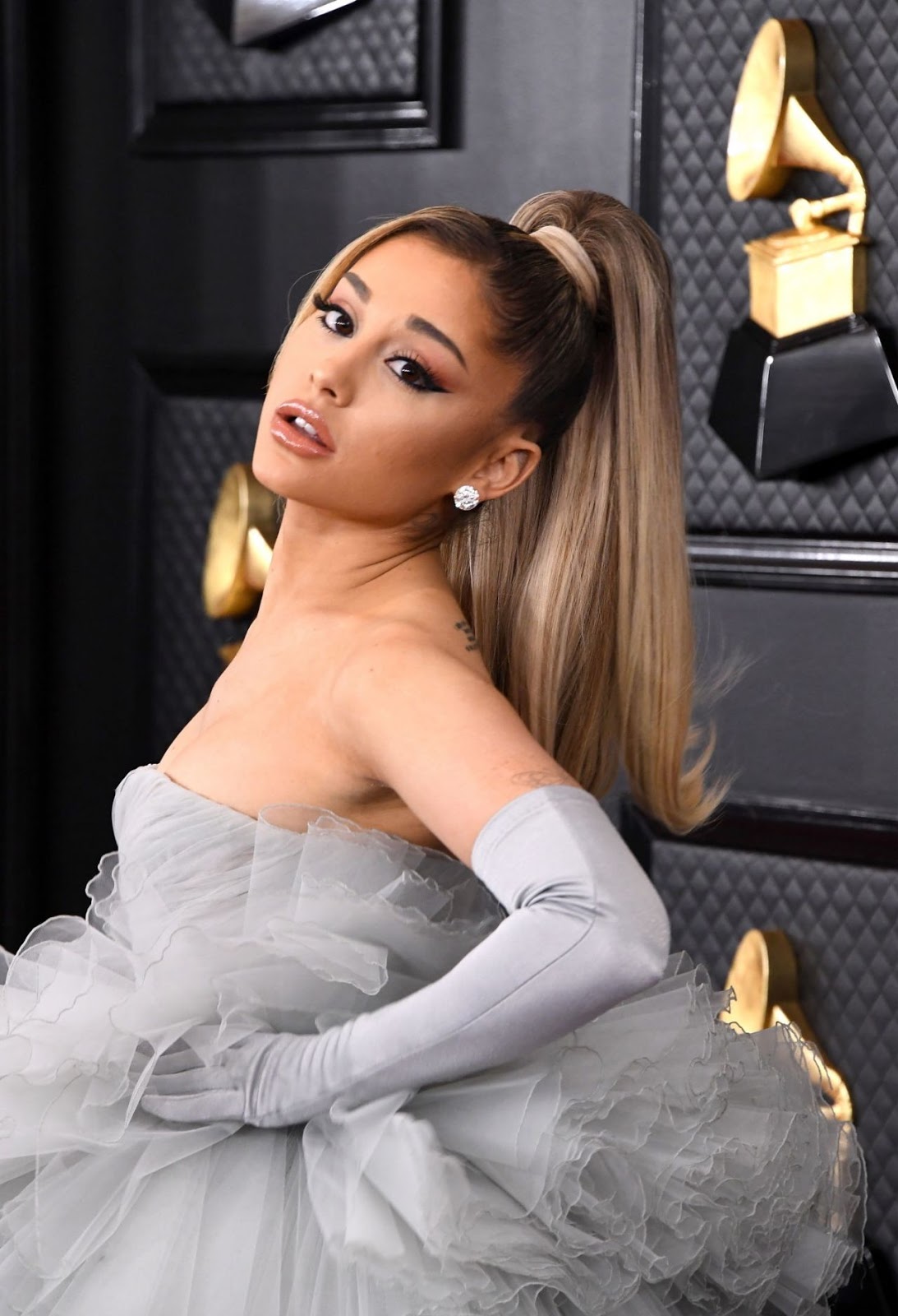 labels ariana grande share