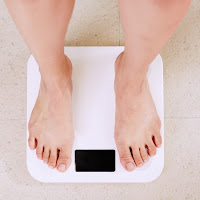 3 alasan berat badan naik menjelang menstruasi