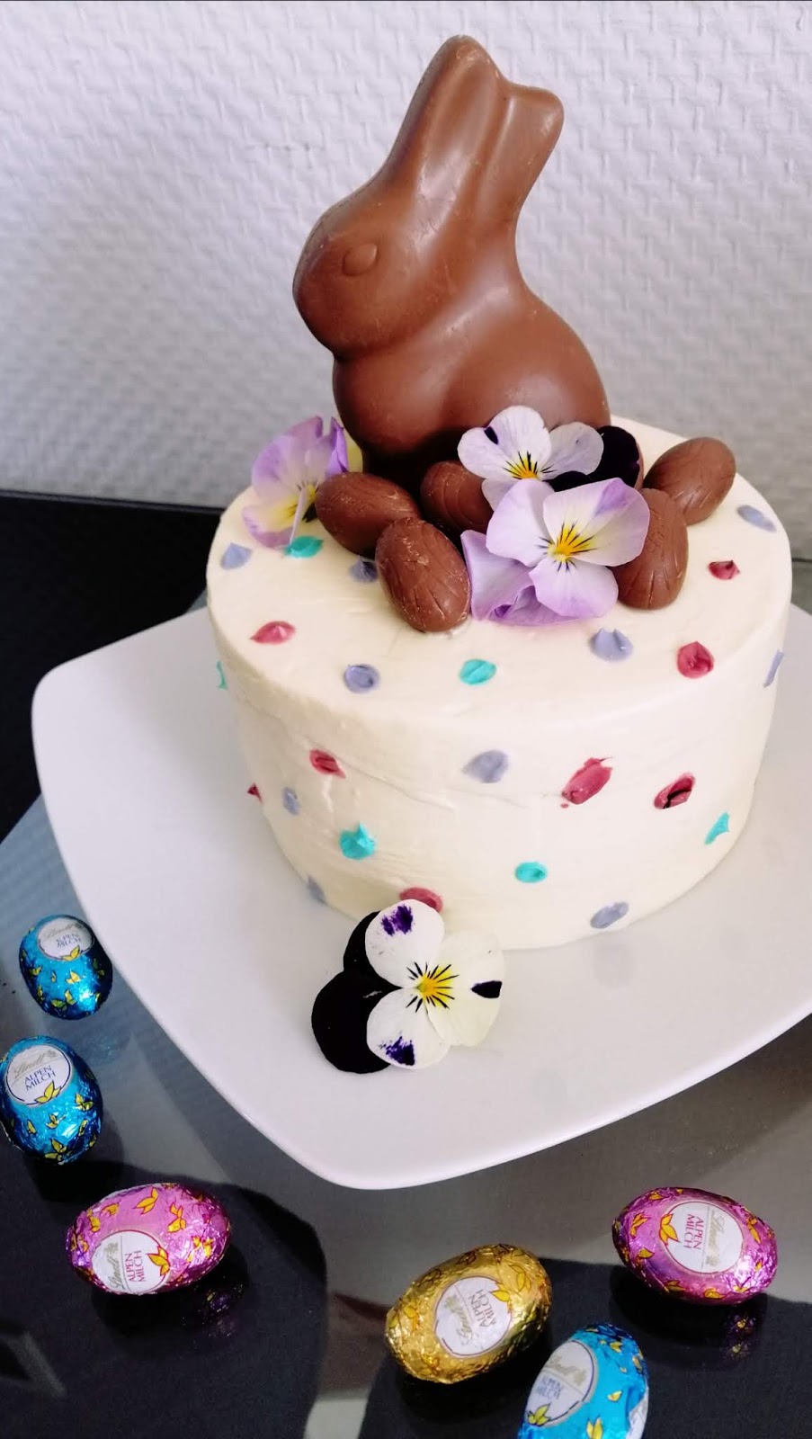 Mini-Ostertorte (Waldmeister-Himbeer oder Erspresso-Schoko) Mini-Ostertorte (Waldmeister-Himbeer oder Erspresso-Schoko)