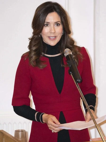 Crown Princess Mary wore a red coat which she had worn in 2013. Mary Foundation and Lev Uden Vold (Live Without Violence)