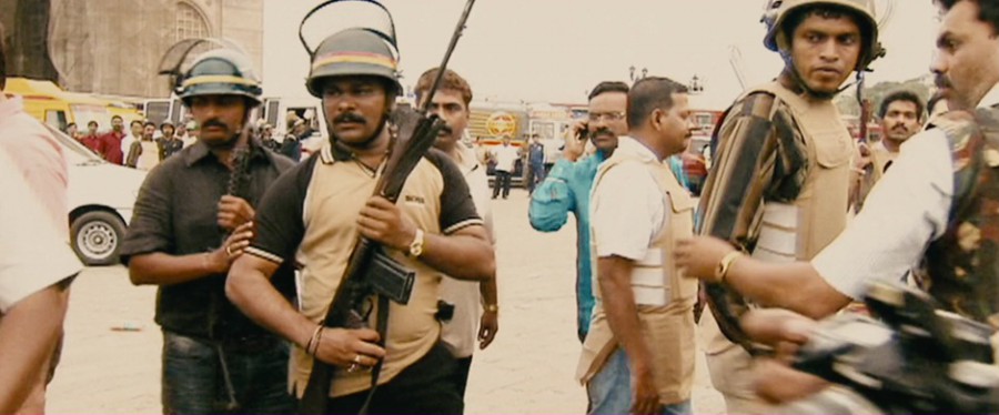 ATENTADO AO HOTEL TAJ MAHAL (DUAL ÁUDIO/1080P) – 2018 FormatFactoryvlcsnap-00005