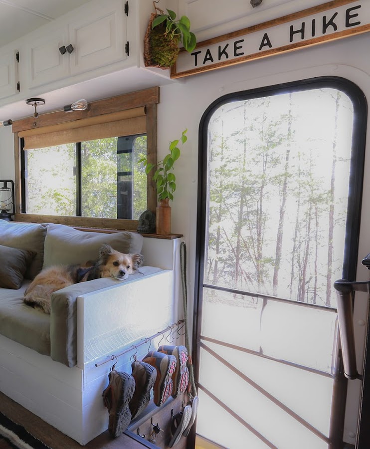 Antes y después de una autocaravana reformada con mucho encanto_27