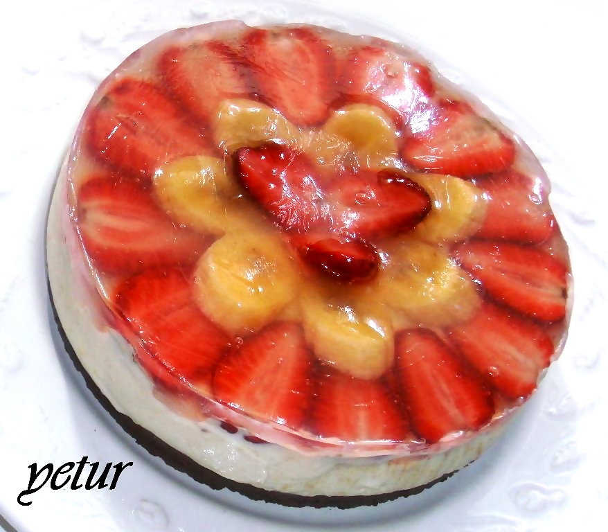 Yetur La Lezzet Kareleri Com Lor Kremali Joleli Muzlu Cilekli Pasta