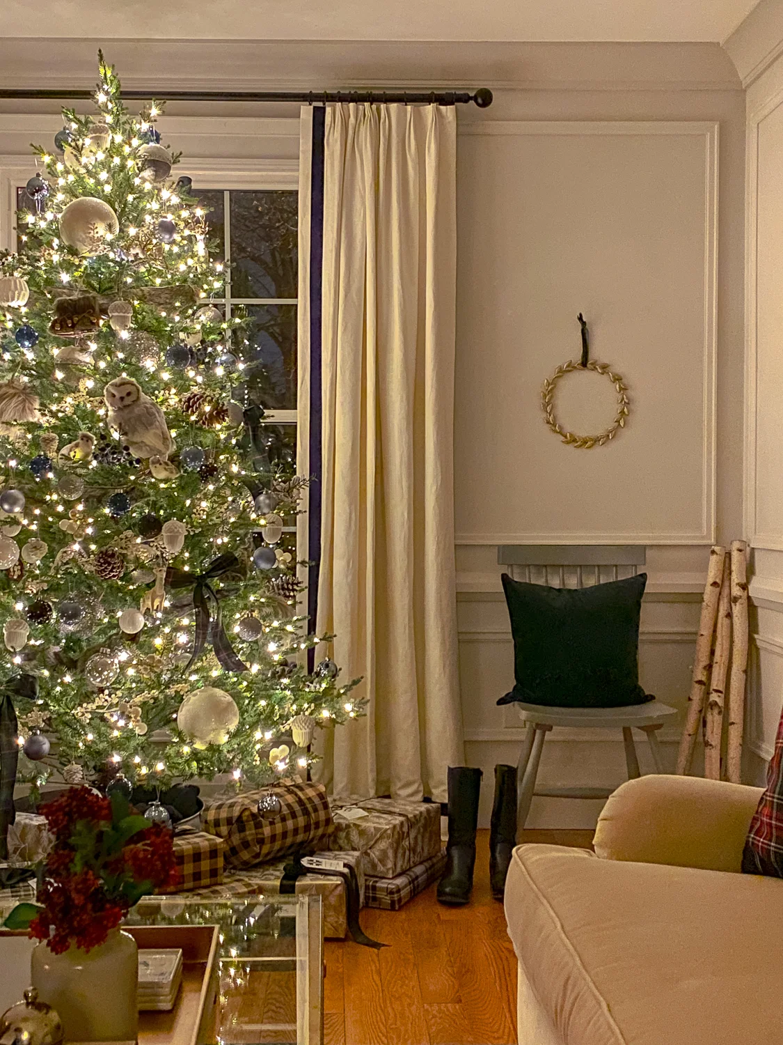 traditional living room at christmas, christmas tree at night, christmas living room at night