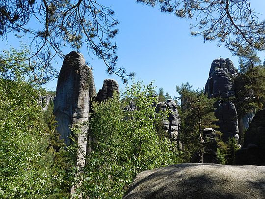 Punkt widokowy Wielka Panorama (Vyhlídka Velké panoráma; 551 m n.p.m.). Punkt widokowy Wielka Panorama (Vyhlídka Velké panoráma; 551 m n.p.m.).