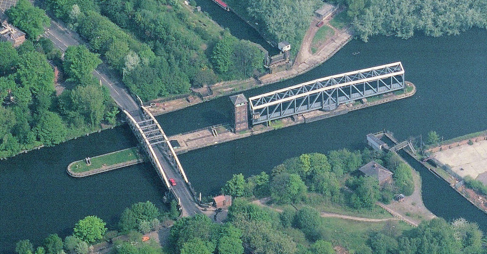 разводной мост через шлюз новосибирск. поворот мостом. мост миллениум, гейтсхед, 2001. поворотный акведук в бартоне. миллениум разводной мост разводной.