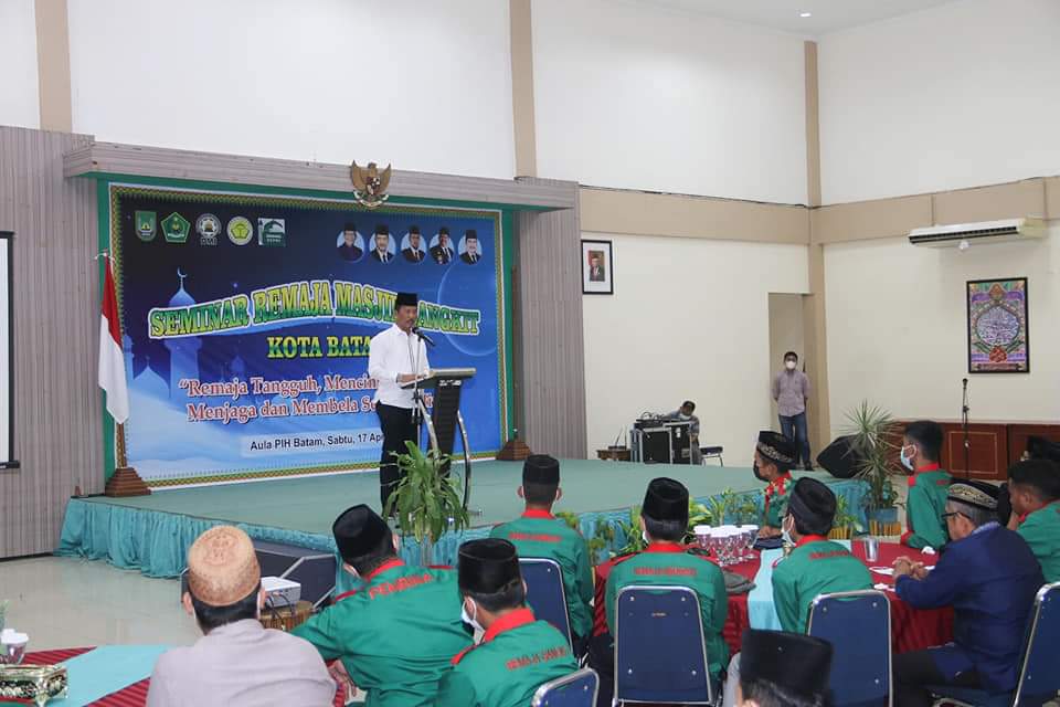 Walikota Batam Membuka Seminar Remaja Masjid Bangkit Kota Batam