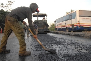 Kualitas Aspal Penambal Lubang Jalan Dinilai Rendah 1 aspal%2Bjalan