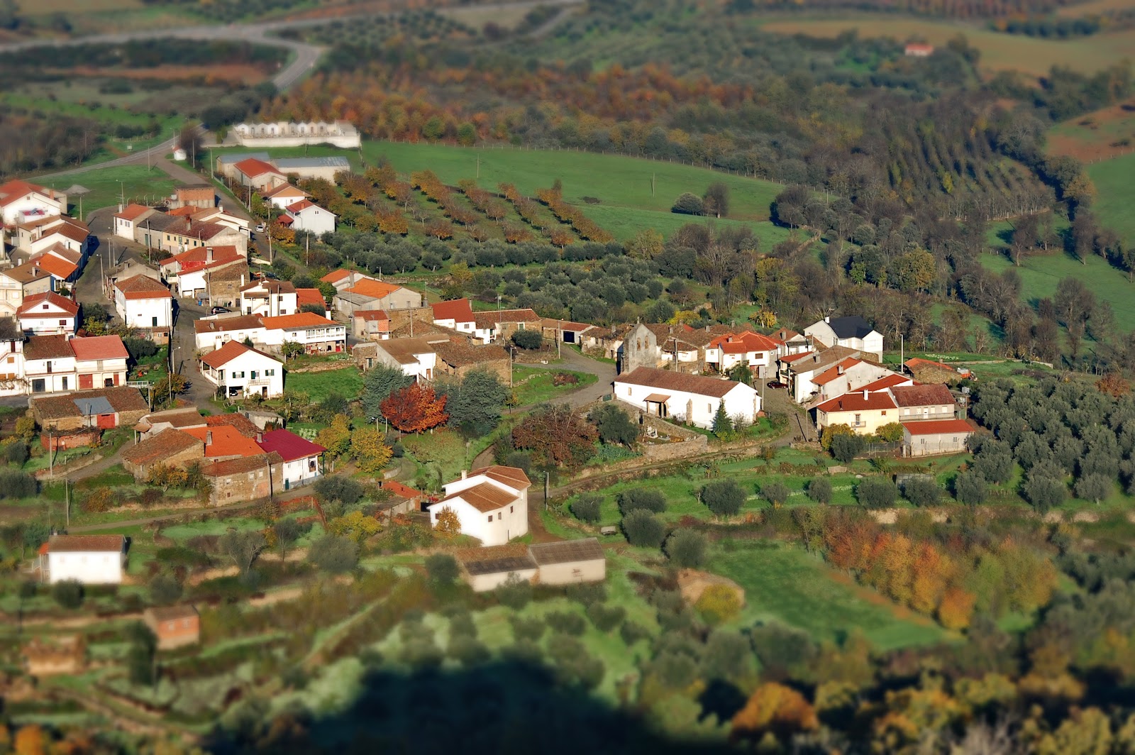 Sobre a aldeia de Outeiro