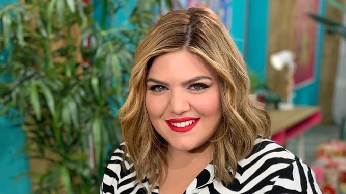 Δανάη Μπάρκα: Ποζάρει με μαγιό στην παραλία