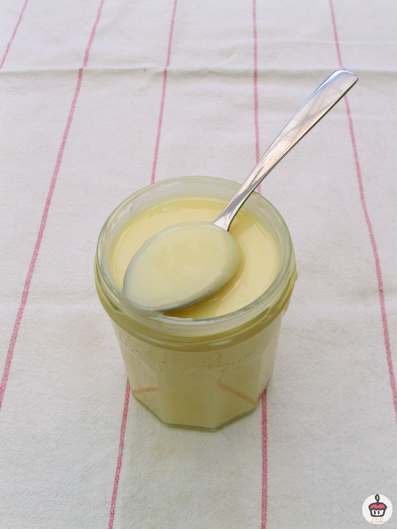 Homemade white chocolate spread with only 3 ingredients ! || Pâte à tartiner au chocolat blanc avec seulement 3 ingrédients !