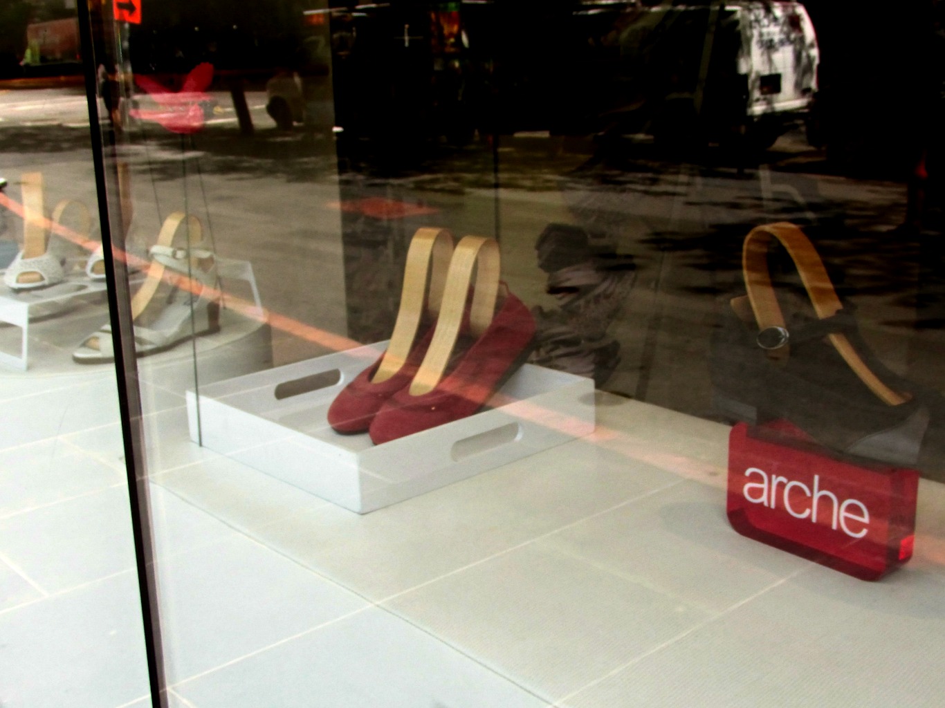 Midtown Blogger/Manhattan Valley Follies Arche shoes