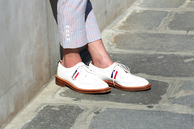 men street style details white shoes