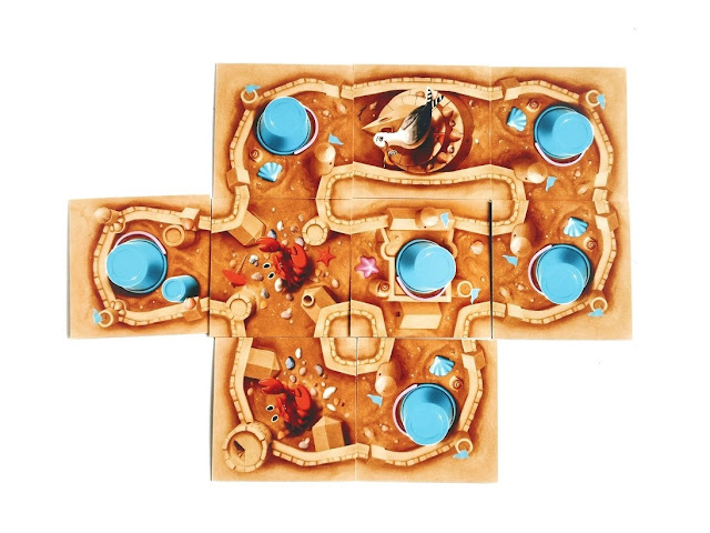zamki z piasku recenzja gry, na zdjęciu zamek zbudowany z dziewięciu kart