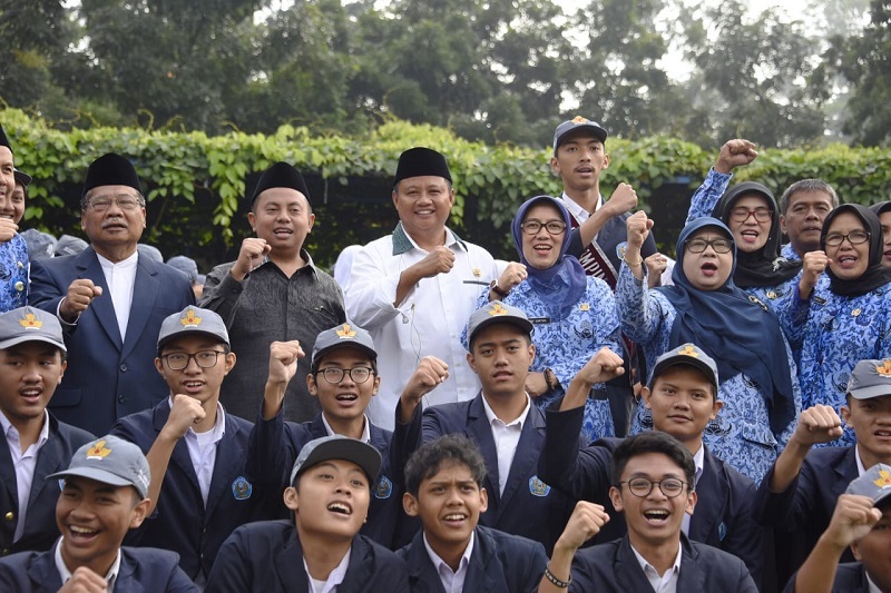 Pemdaprov Jabar Luncurkan Program Ajengan Masuk Sekolah