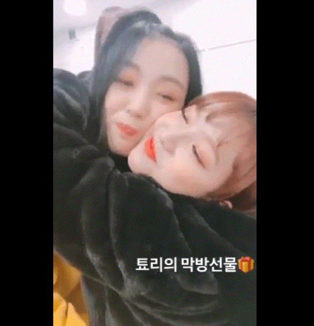 멤버들이 너무 좋아서 치대는 에이프릴 예나 | 인스티즈