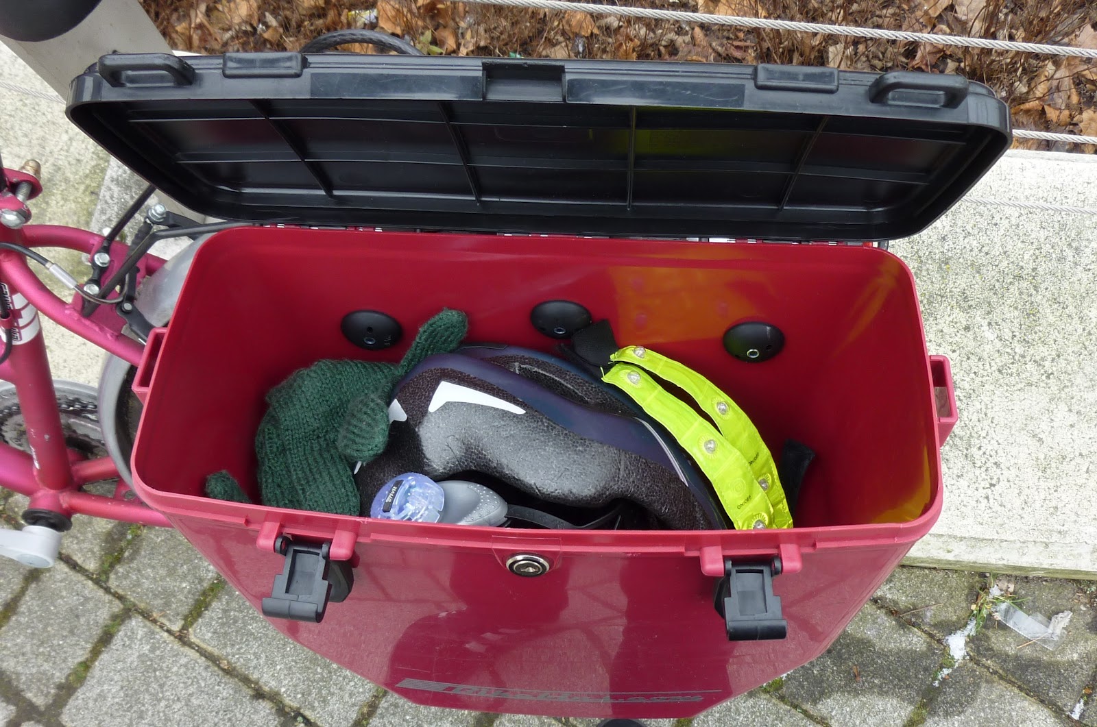 Hard-sided carrying case