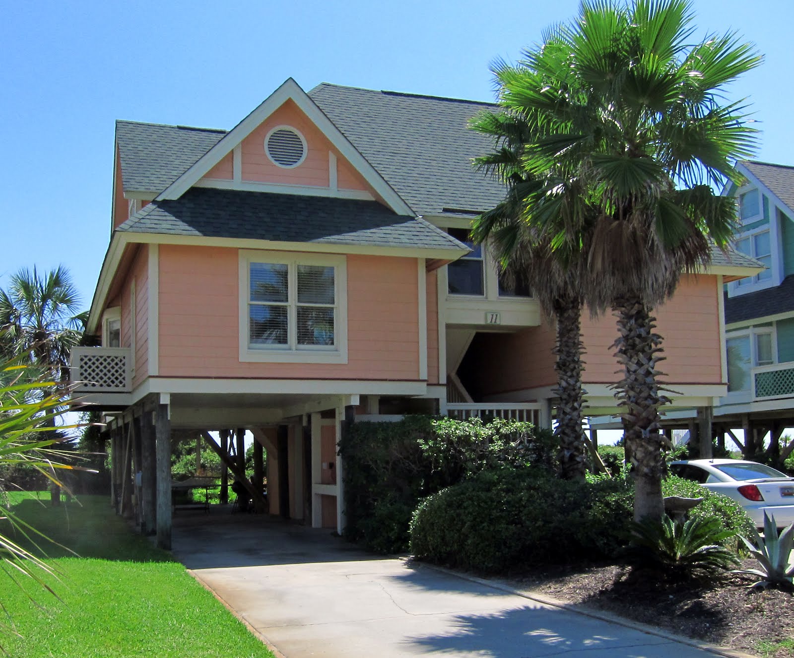 chuckography The "Peach House" on IOP