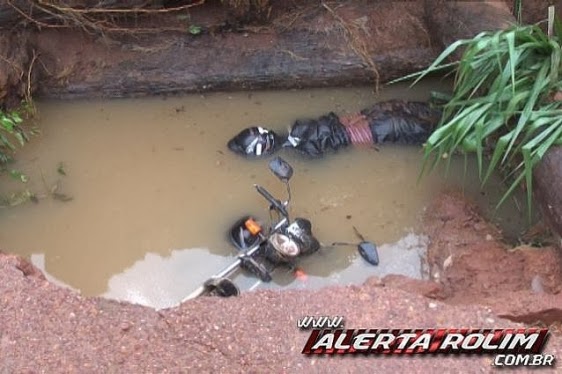 Rolim de Moura: Jovem morre após cair de moto em cratera criada por enchente