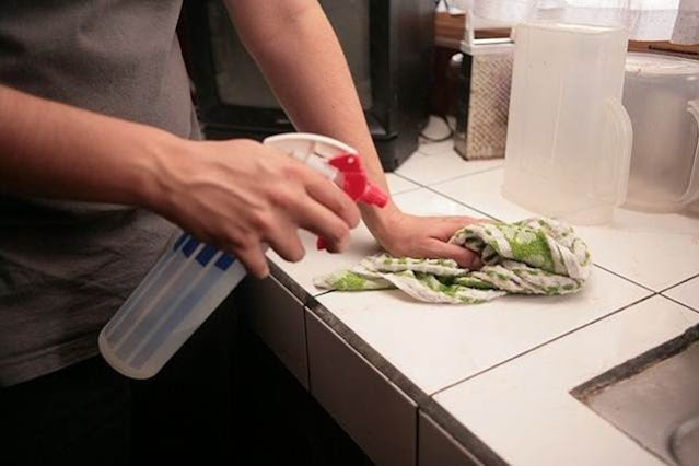 Desinfectante casero para baño y cocina