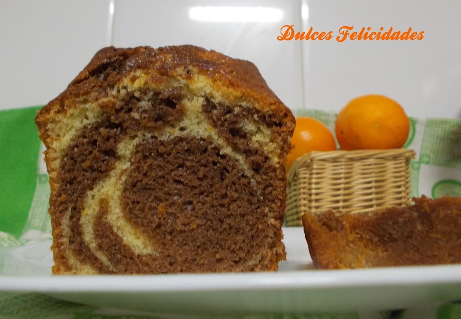 Plum cake bicolor de naranja y cacao