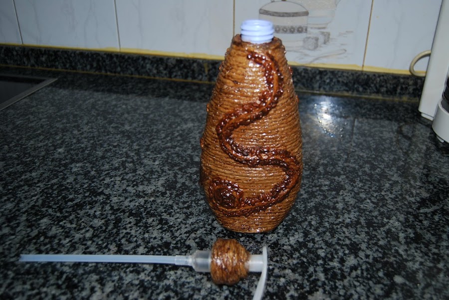 Como reciclar y reutilizar un bote de gel con dosificador.