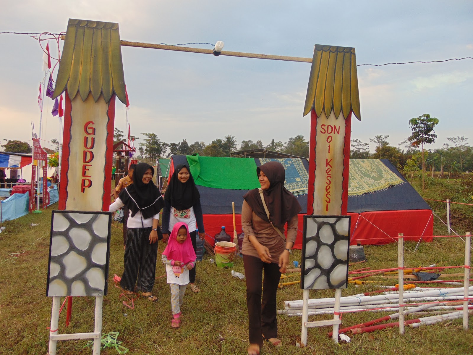 Gapura Bambu Pramuka Keren Doni Gambar