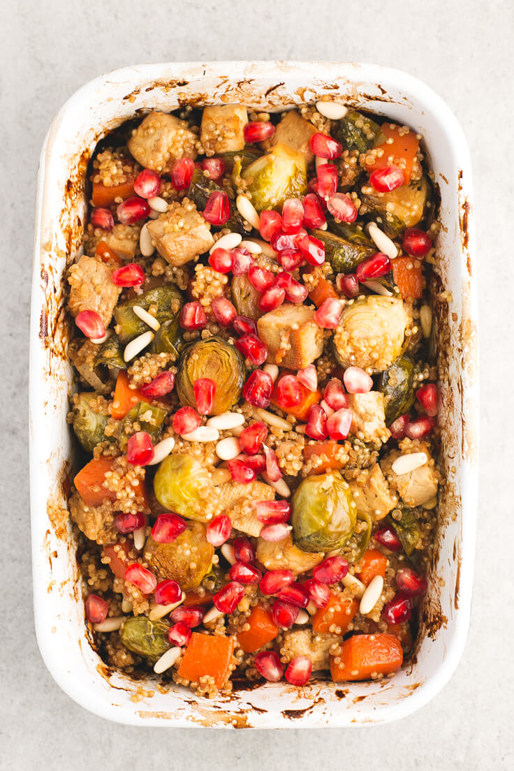 Festive vegan roast - Vegetables and baked tofu with quinoa, a vibrant and quite simple dish, ideal for special occasions or to give us a tribute. Festive vegan roast - Vegetables and baked tofu with quinoa, a vibrant and quite simple dish, ideal for special occasions or to give us a tribute.
