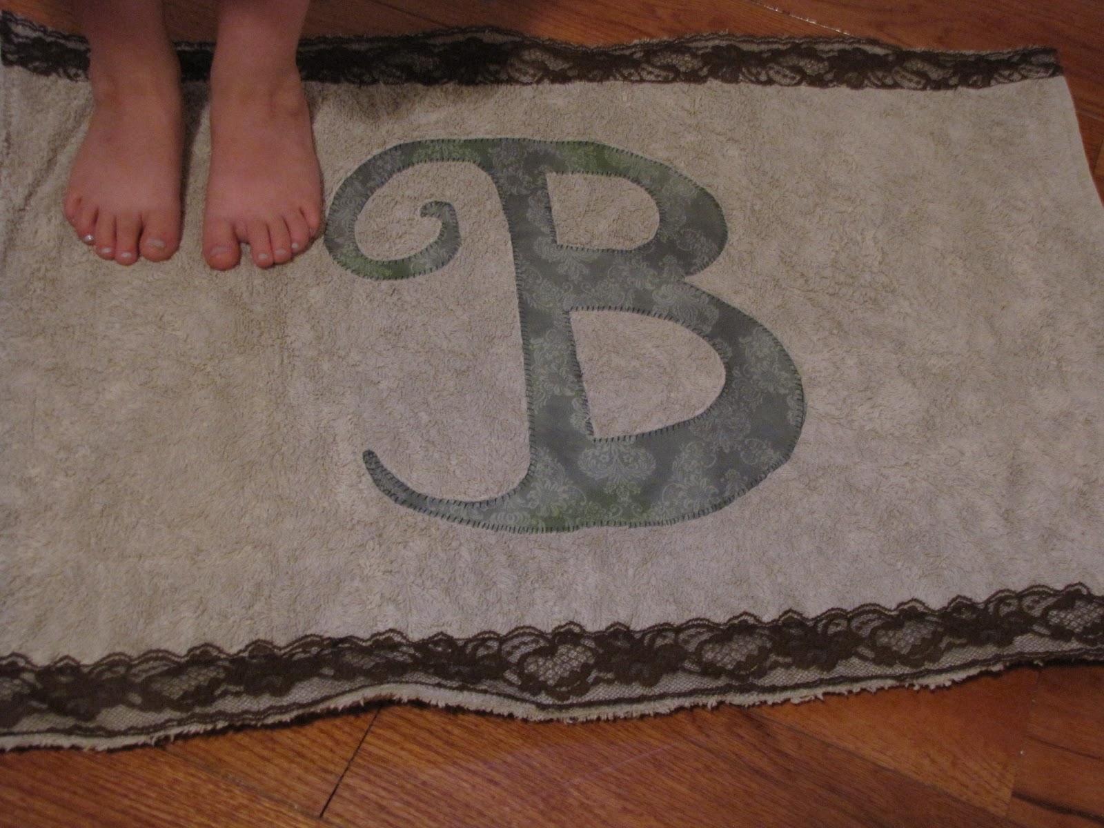 Sugar n' Spice: DIY Bath Rug