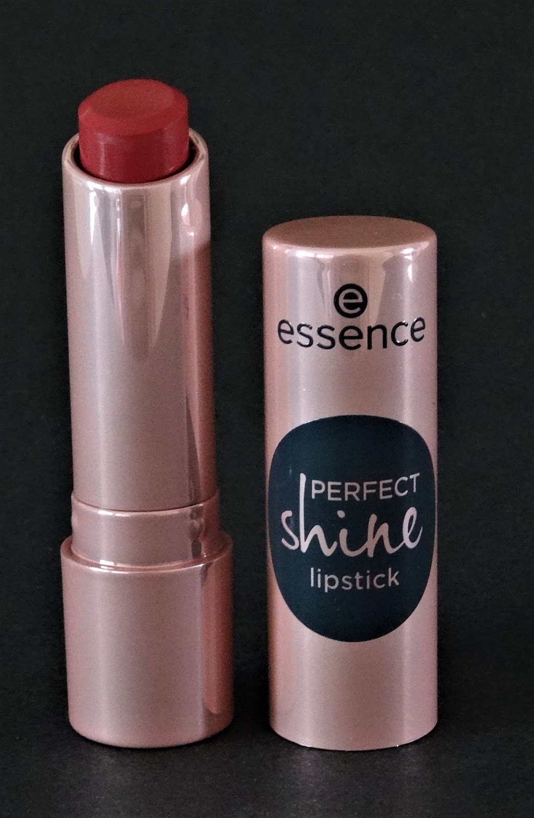 Tessa's Colourful World review essence perfect shine lipstick