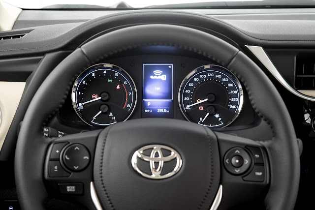 Toyota Corolla 2018 - interior