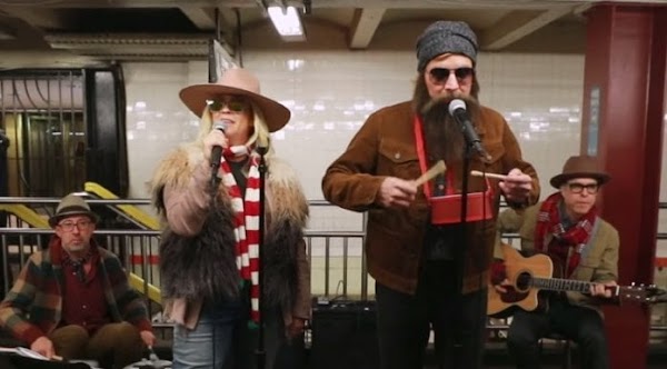 Alanis Morissette y Jimmy Fallon actuaron disfrazados en el metro de Nueva York