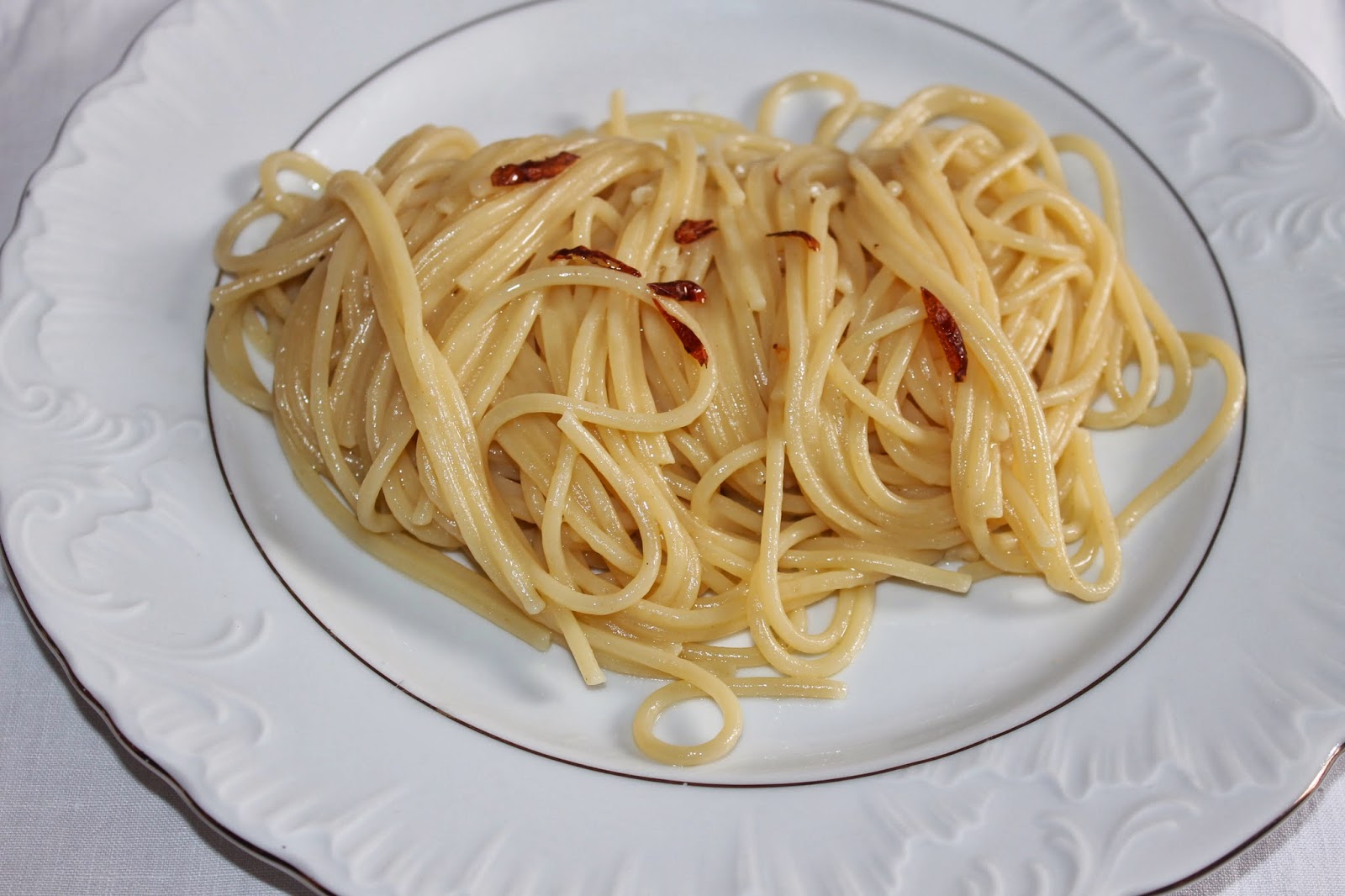 spaghetti aglio olio e peperoncino, perché non si è mai troppo giovani per poterseli gustare