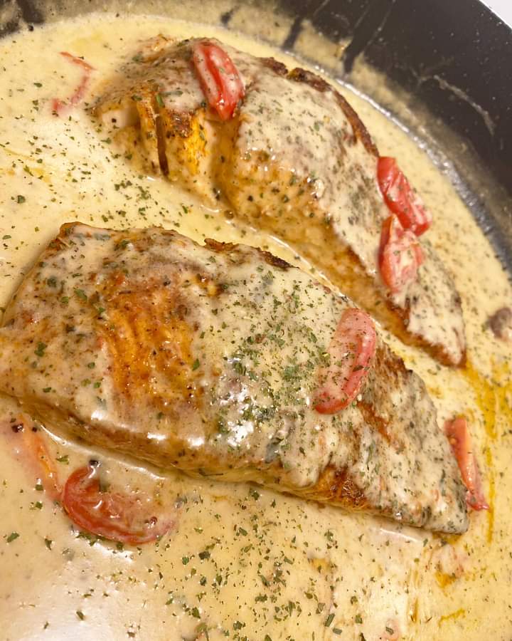 CREAMY GARLIC BUTTER TUSCAN SALMON