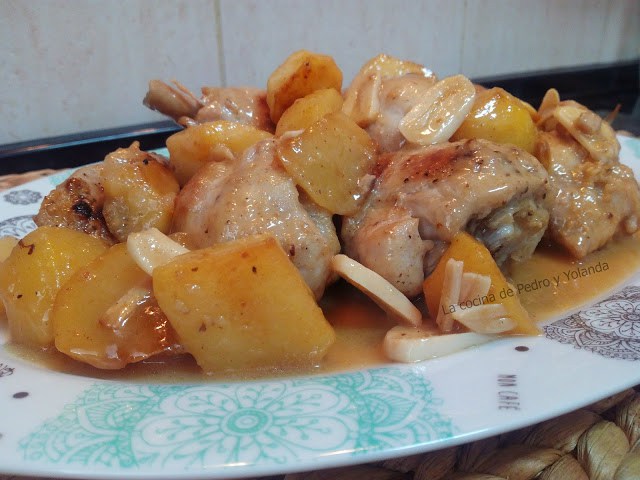 POLLO-AL-AJILLO-CON-PATATAS