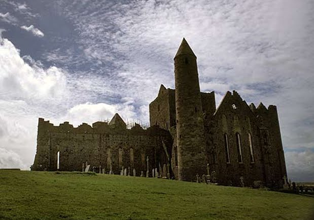 Rocca di Cashel, più conosciuta come la Rocca di San Patrizio Rocca di Cashel, più conosciuta come la Rocca di San Patrizio