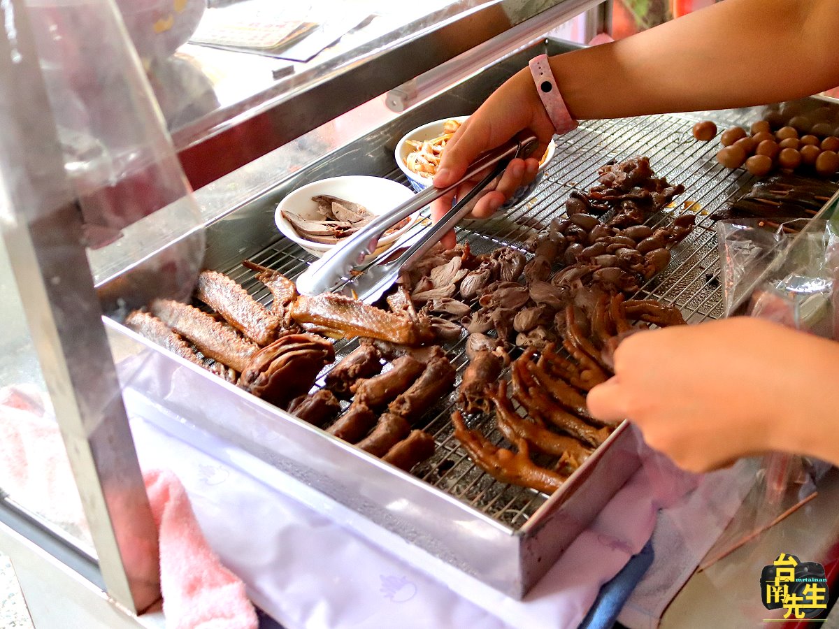 台南冰鎮滷味/行動攤車下午才營業/每日限量只賣5.5小時/嚴選食材獨家調味/傳統古早味一吃就愛上/10元起跳佛心價