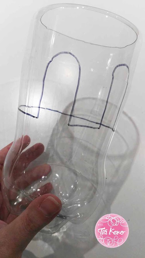 monstruo-con-botella-de-coca-cola